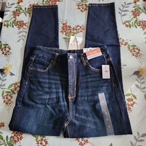 BNWT Bluenotes Selena curvy super high rise skinny jeans. Size 12 or 32w
